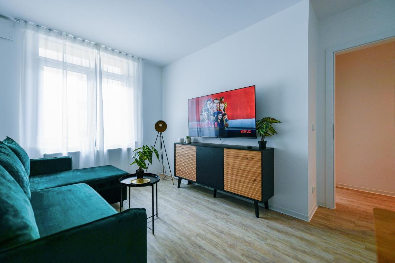 Ferienwohnungen Am Theater - Modern, Zentral Und Ruhig Mit Kueche, Waschtrockner, Netflix, Wlan Und Parkplatz- 2 Zimmer, 52 Qm Cottbus Exterior foto