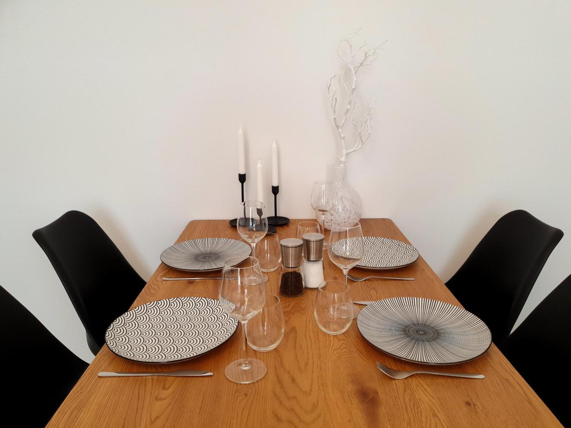 Ferienwohnungen Am Theater - Modern, Zentral Und Ruhig Mit Kueche, Waschtrockner, Netflix, Wlan Und Parkplatz- 2 Zimmer, 52 Qm Cottbus Habitación foto
