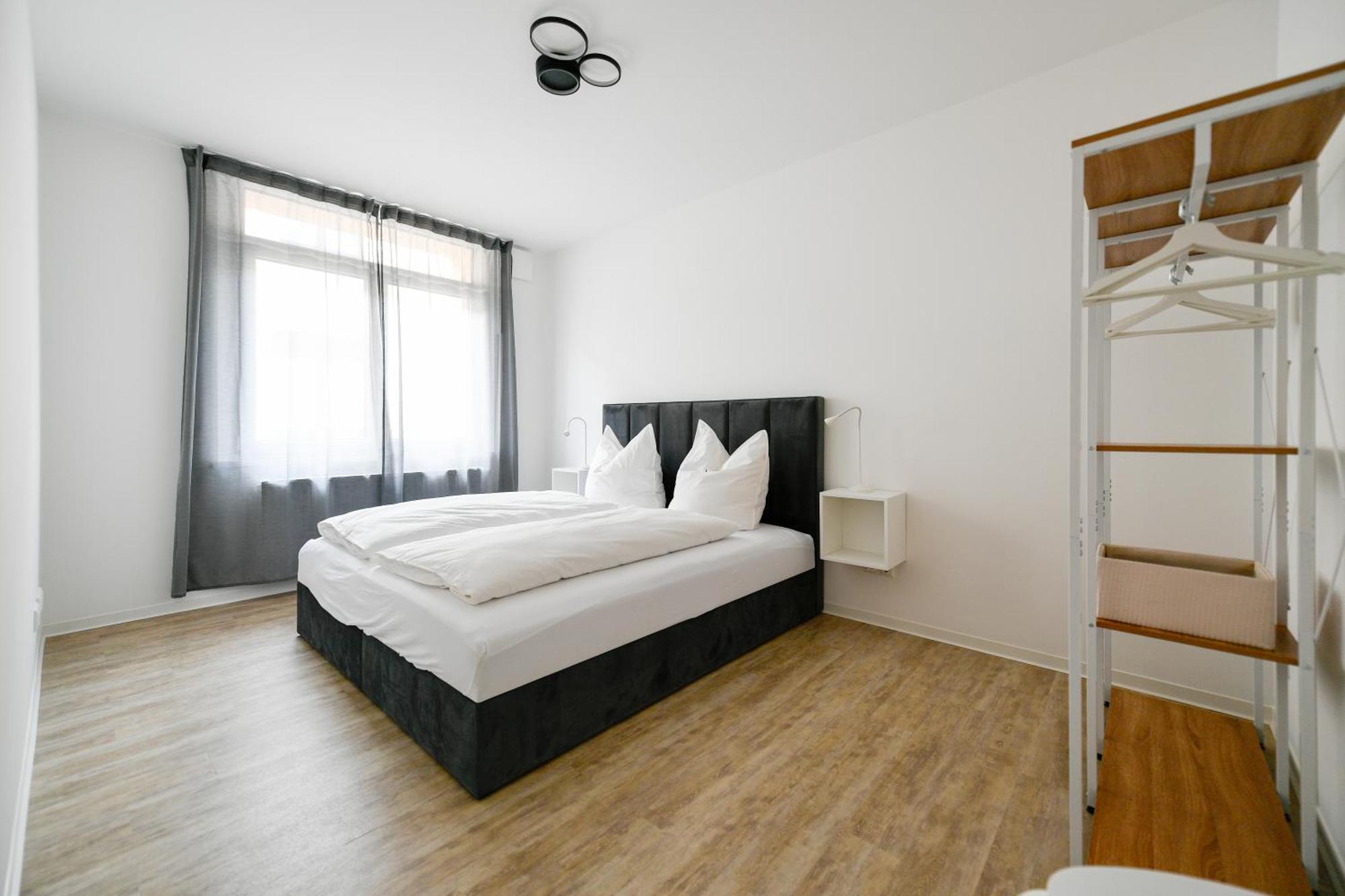 Ferienwohnungen Am Theater - Modern, Zentral Und Ruhig Mit Kueche, Waschtrockner, Netflix, Wlan Und Parkplatz- 2 Zimmer, 52 Qm Cottbus Habitación foto
